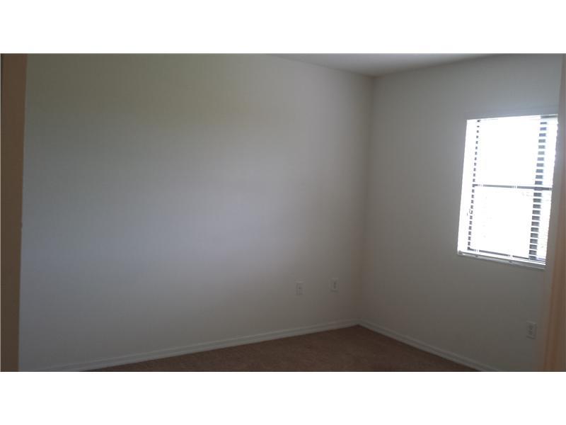THE COURTS AT BAYSHORE II - Residential Lease