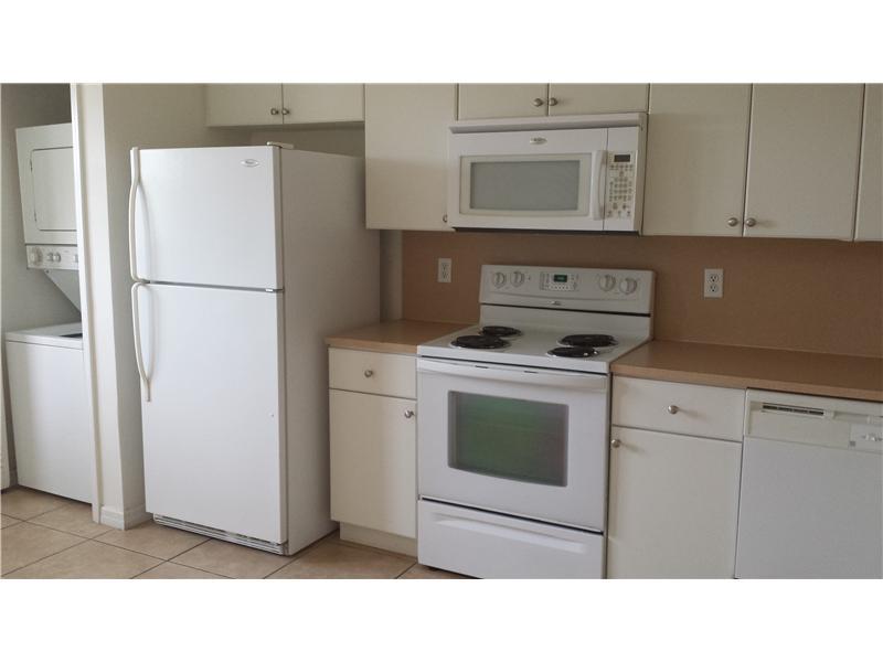THE COURTS AT BAYSHORE II - Residential Lease