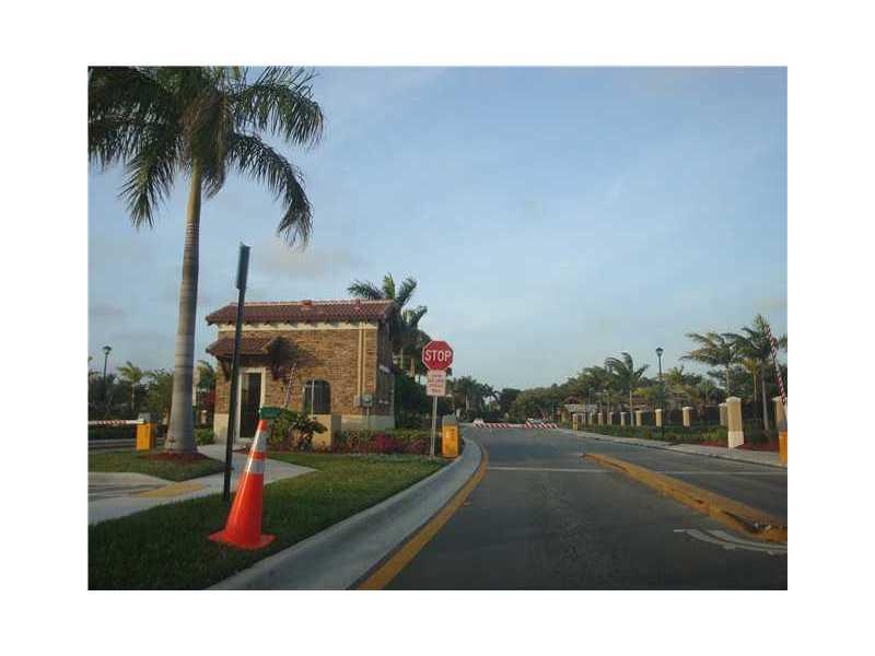 THE COURTS AT BAYSHORE II - Residential Lease