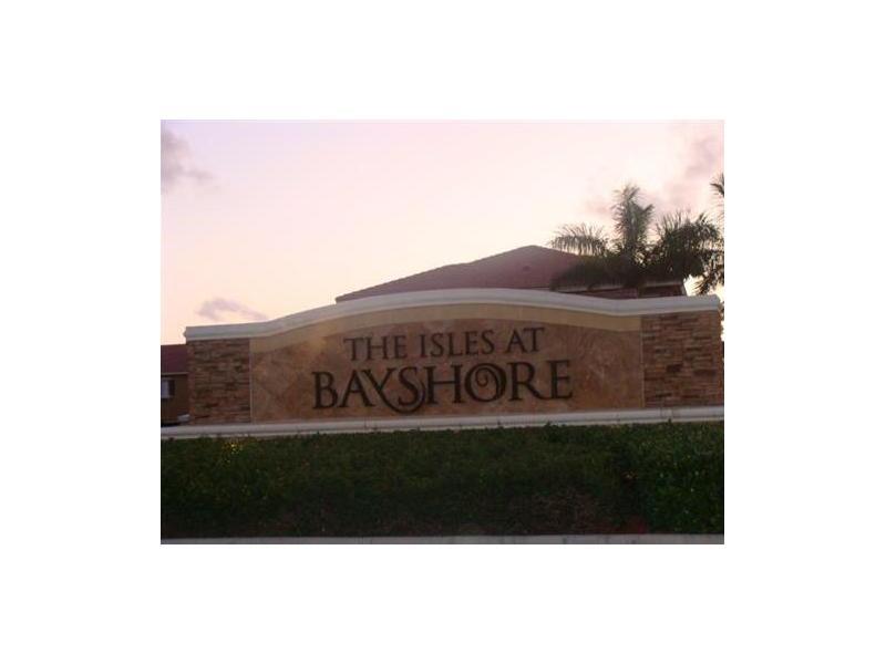 THE COURTS AT BAYSHORE II - Residential Lease
