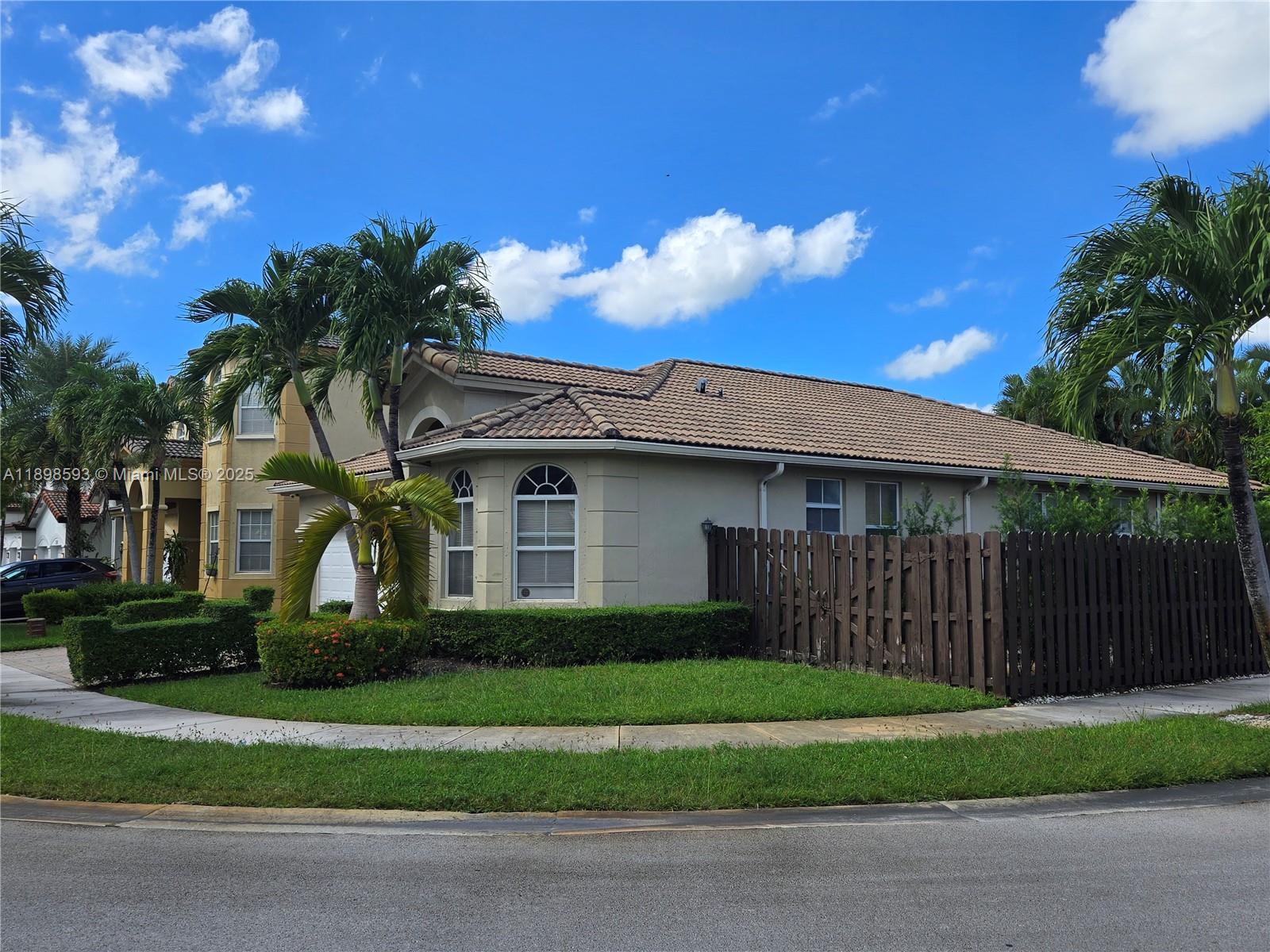 ISLANDS AT DORAL 1ST ADDN - Residential
