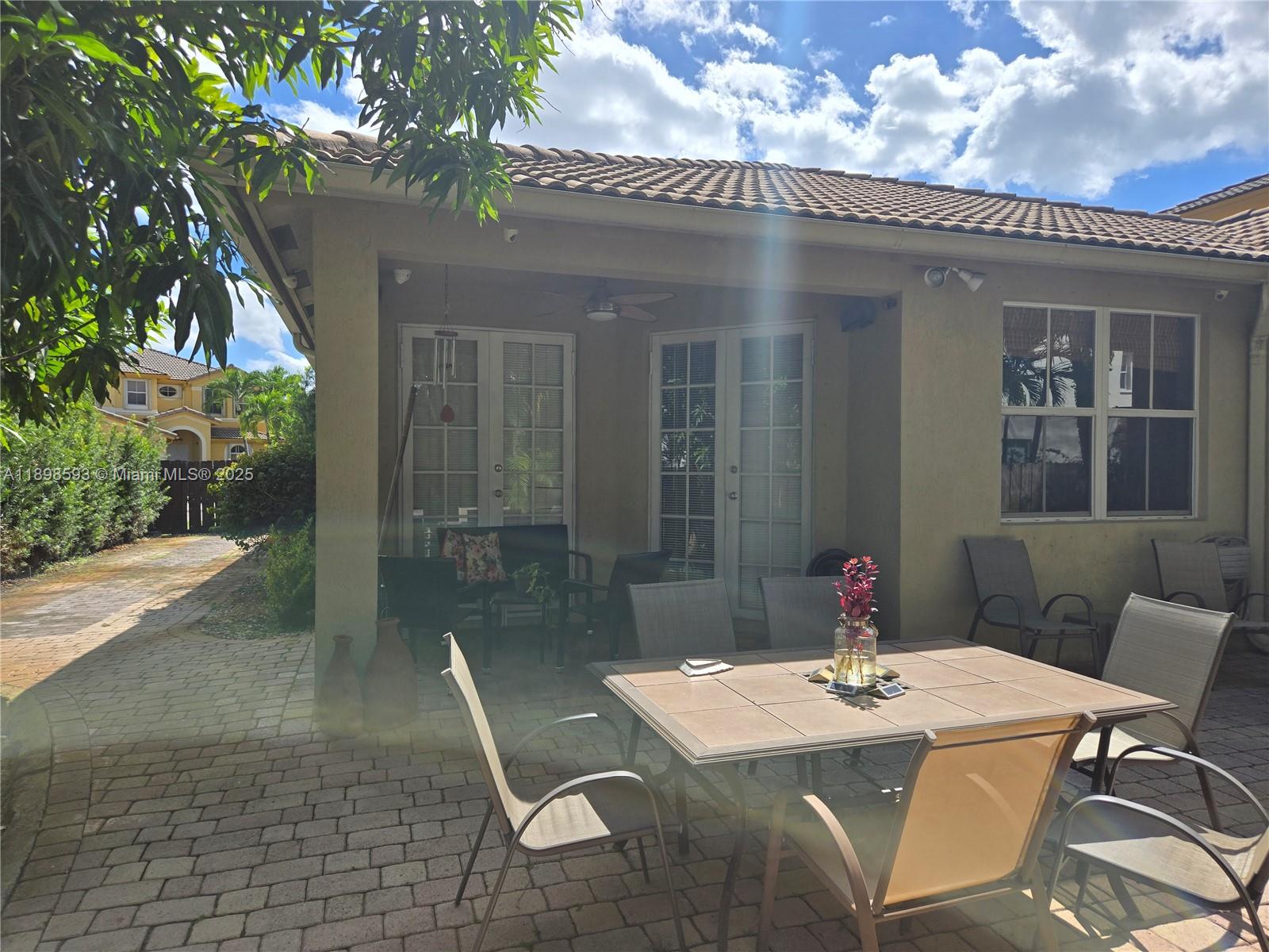 ISLANDS AT DORAL 1ST ADDN - Residential