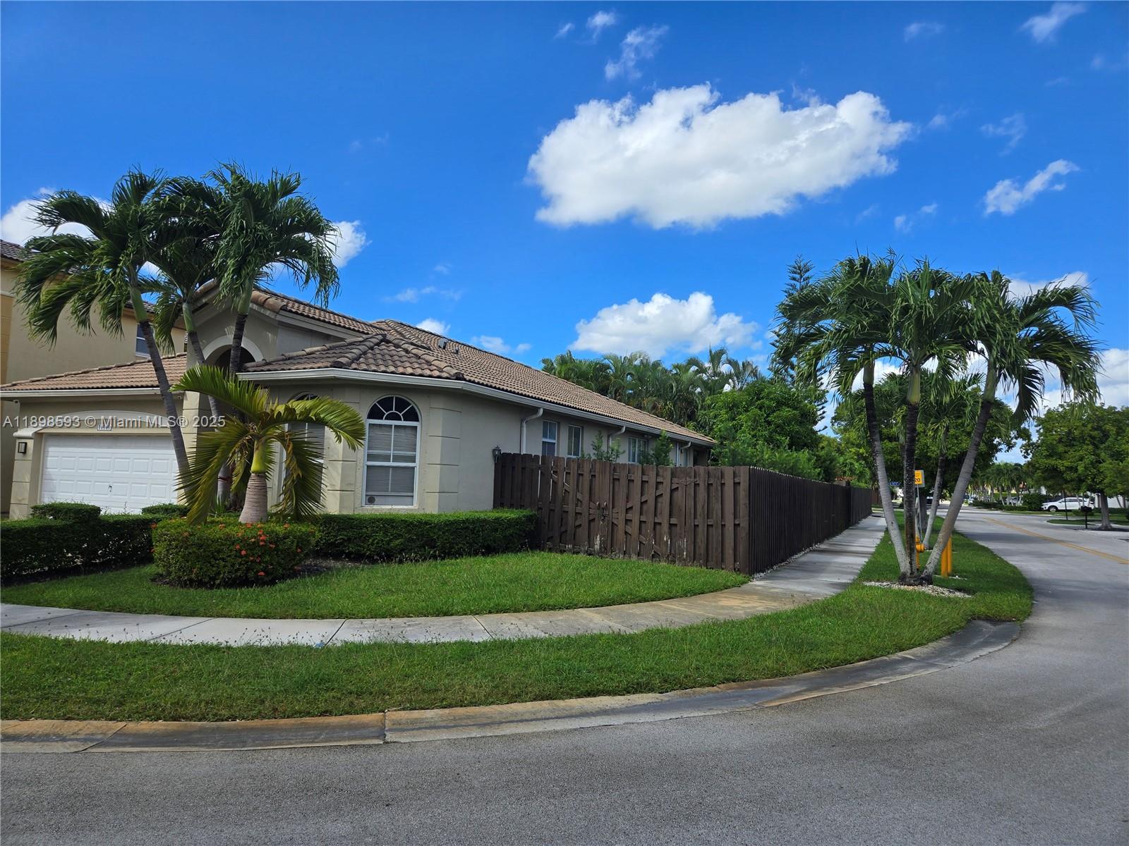 ISLANDS AT DORAL 1ST ADDN - Residential