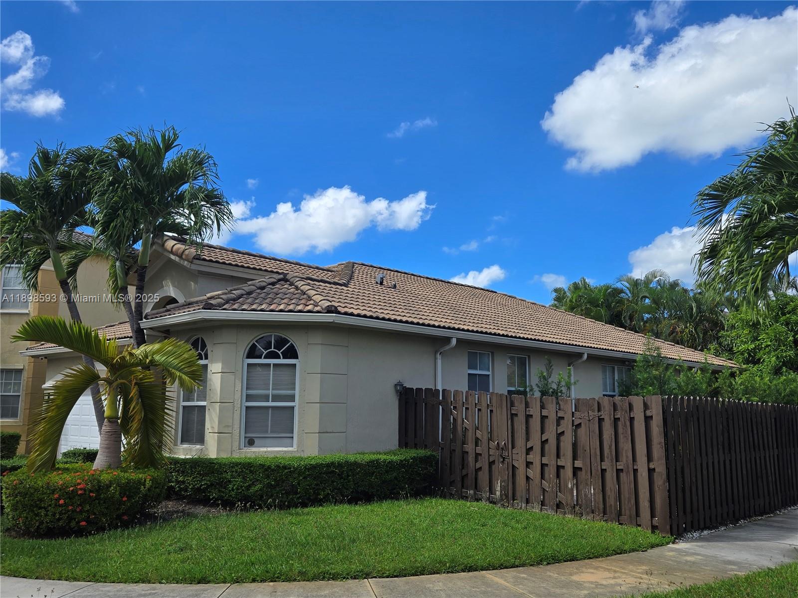 ISLANDS AT DORAL 1ST ADDN - Residential