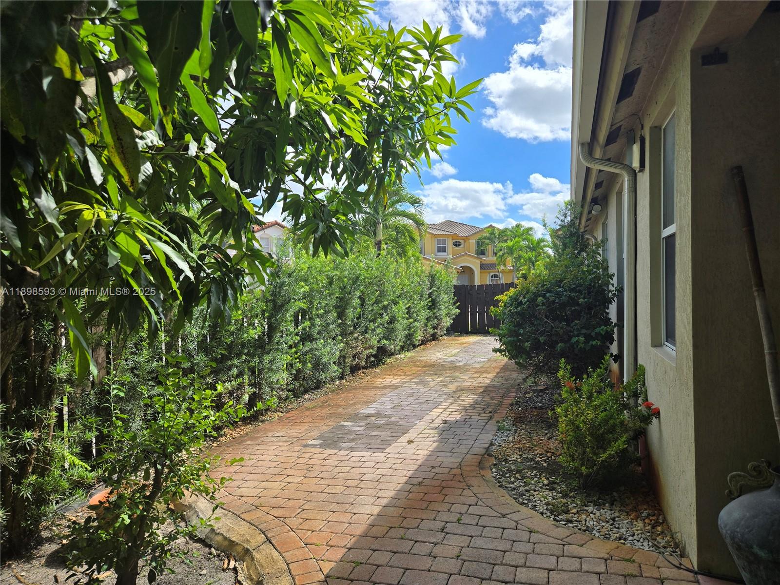 ISLANDS AT DORAL 1ST ADDN - Residential