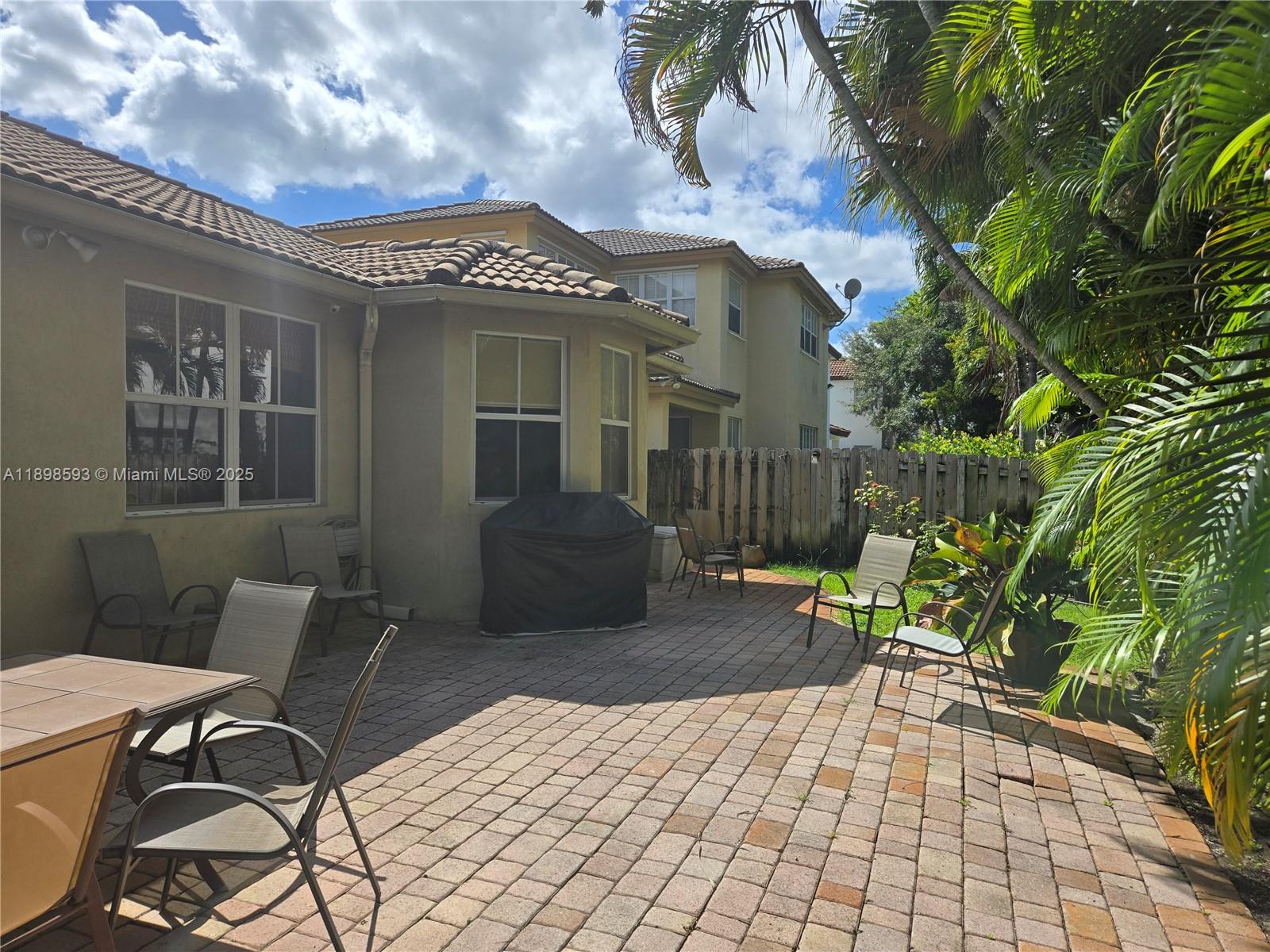 ISLANDS AT DORAL 1ST ADDN - Residential