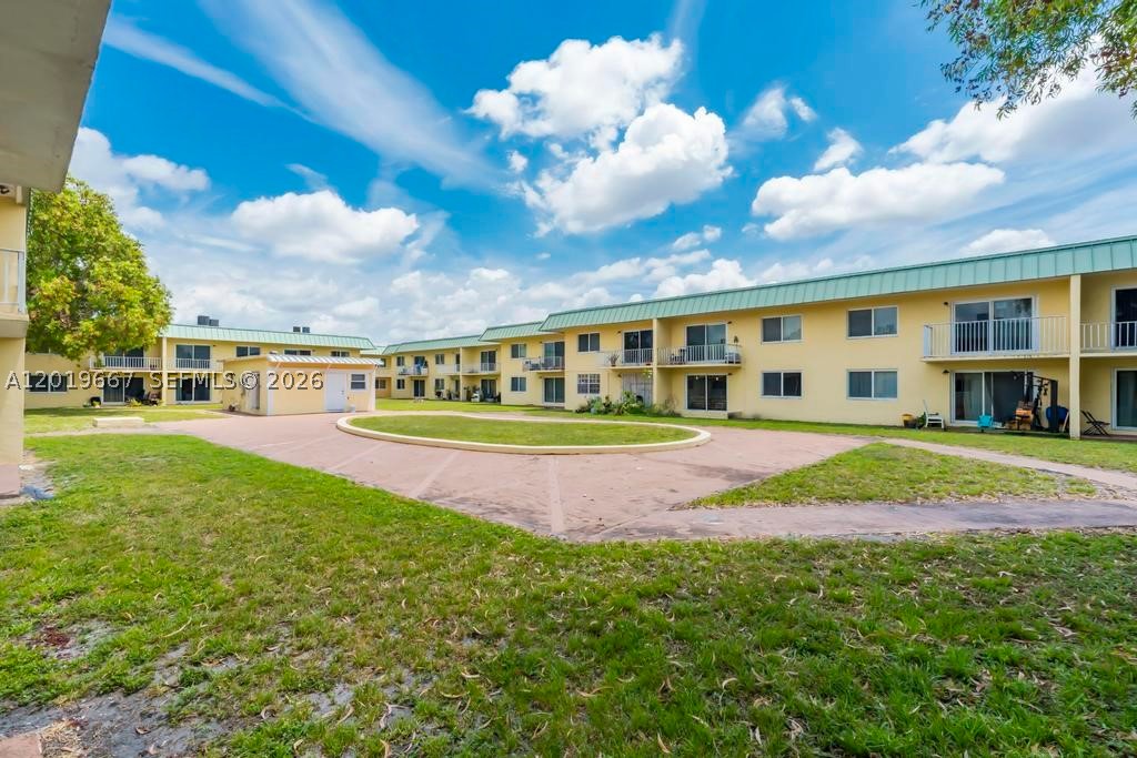 NEW WORLD CONDO APTS IV - Residential