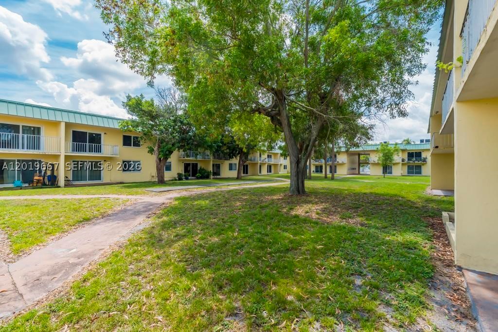 NEW WORLD CONDO APTS IV - Residential