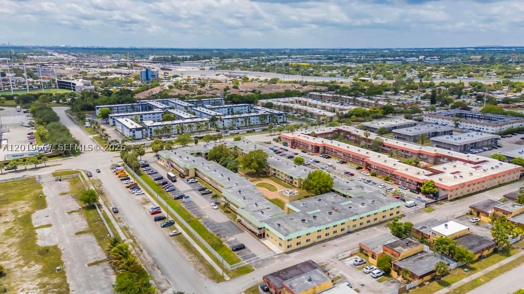 NEW WORLD CONDO APTS IV - Residential