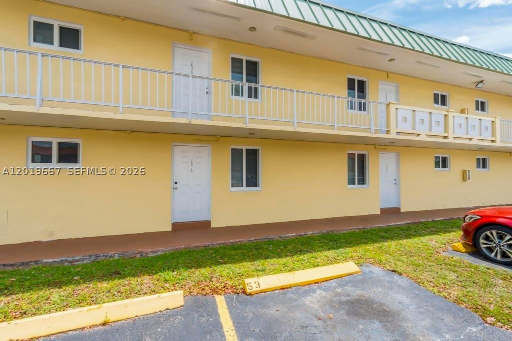 NEW WORLD CONDO APTS IV - Residential