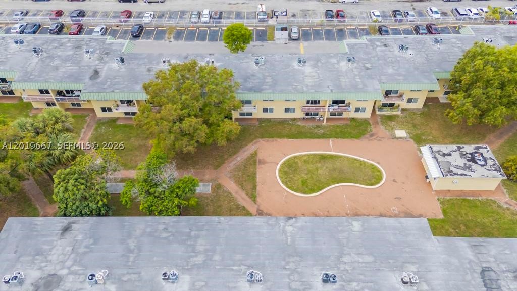 NEW WORLD CONDO APTS IV - Residential