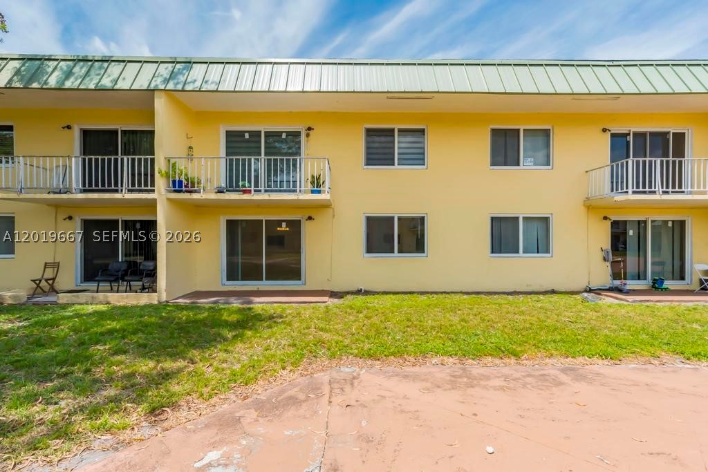 NEW WORLD CONDO APTS IV - Residential