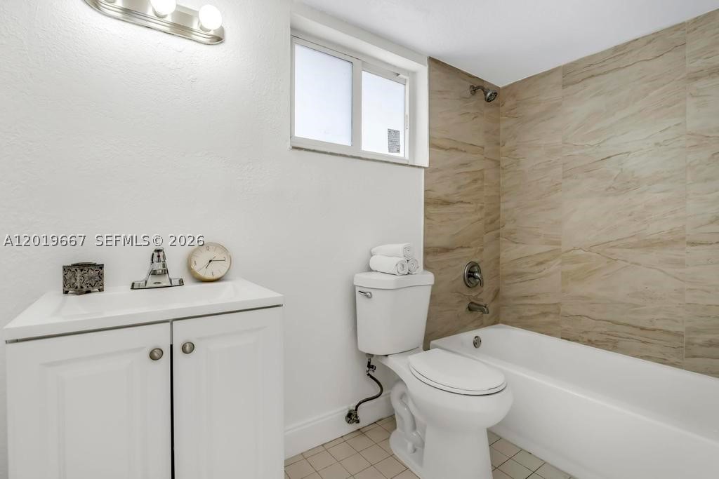 NEW WORLD CONDO APTS IV - Residential