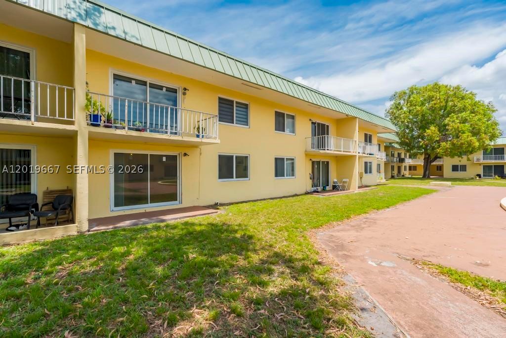 NEW WORLD CONDO APTS IV - Residential