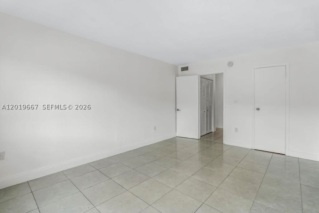 NEW WORLD CONDO APTS IV - Residential