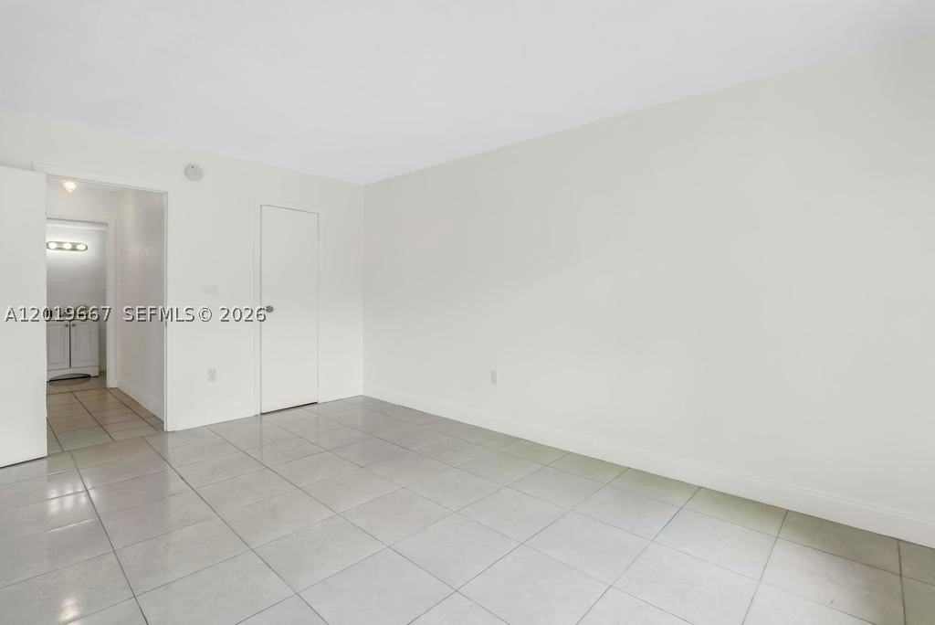 NEW WORLD CONDO APTS IV - Residential
