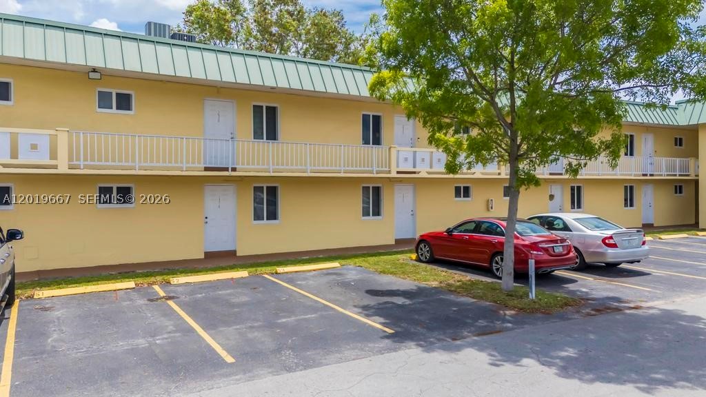 NEW WORLD CONDO APTS IV - Residential
