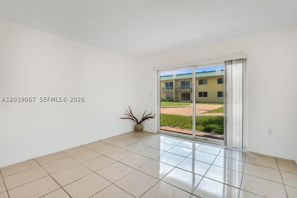 NEW WORLD CONDO APTS IV - Residential