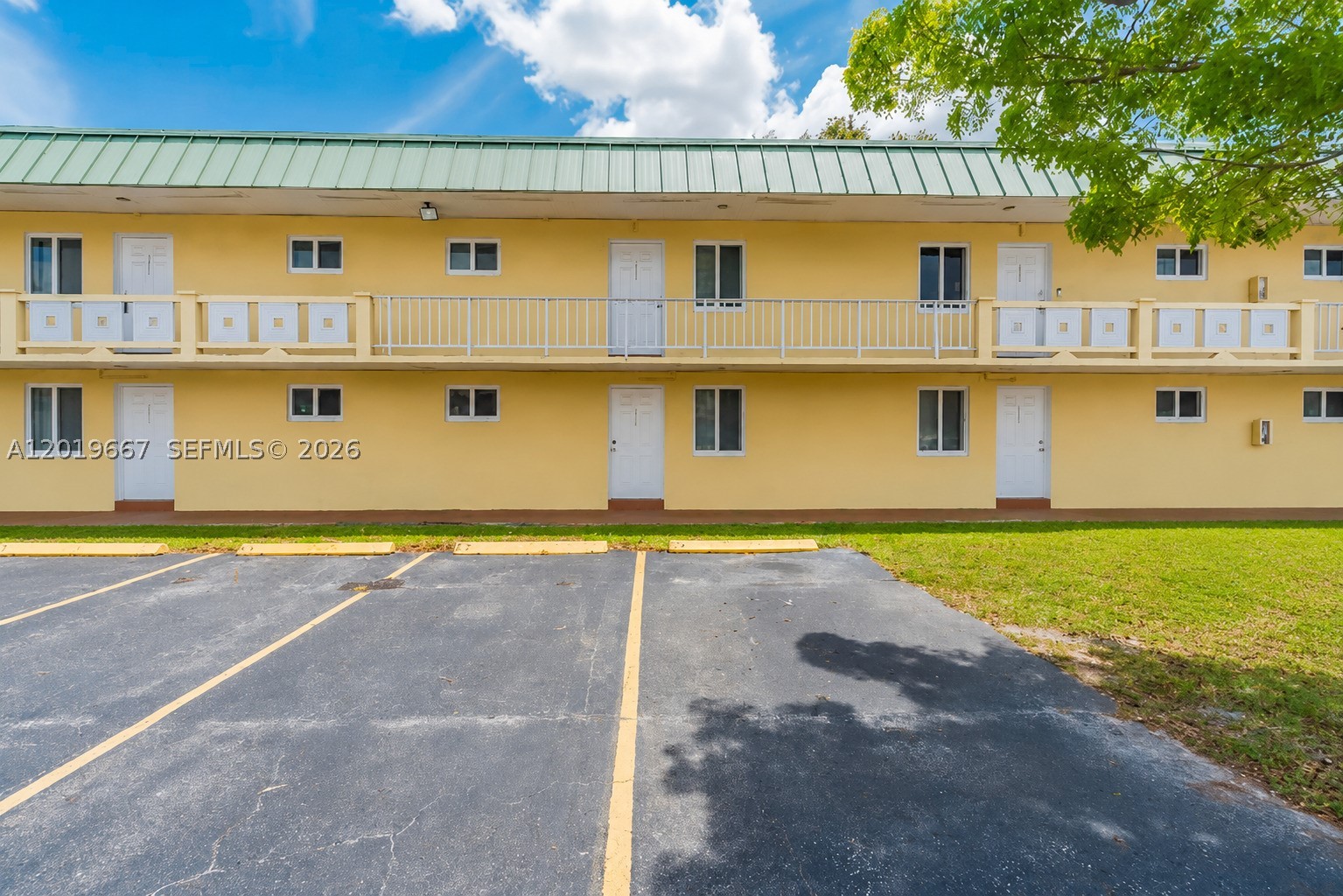 NEW WORLD CONDO APTS IV - Residential