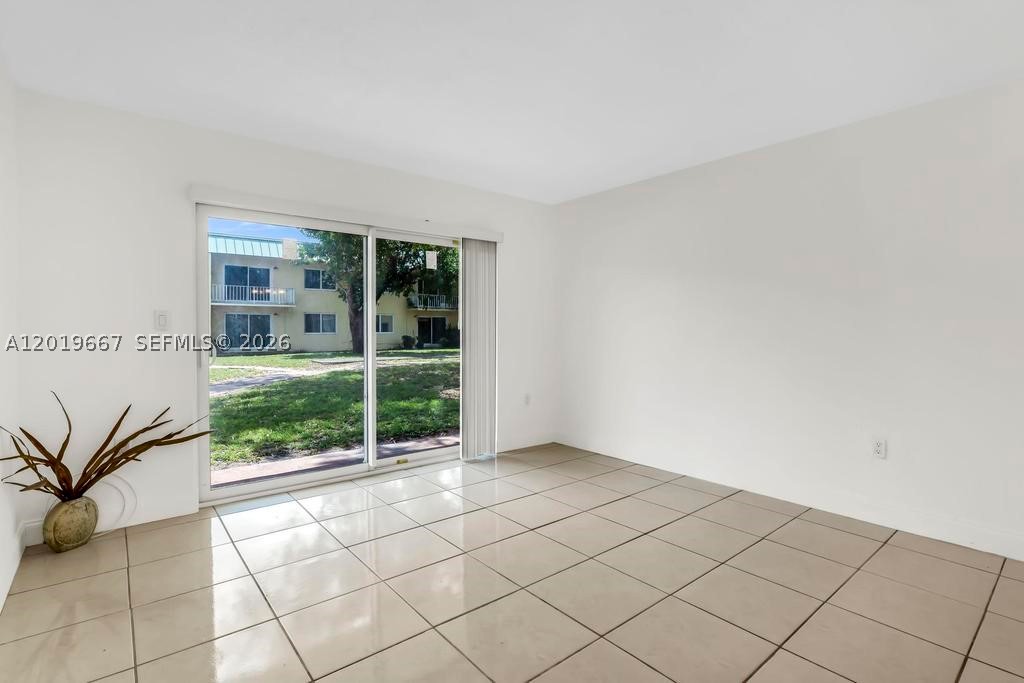 NEW WORLD CONDO APTS IV - Residential