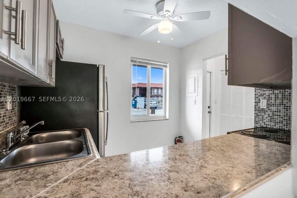 NEW WORLD CONDO APTS IV - Residential