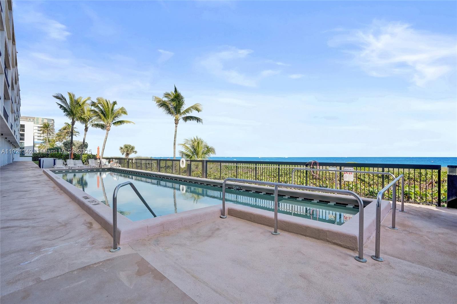 SILVER THATCH OCEAN CLUB - Residential