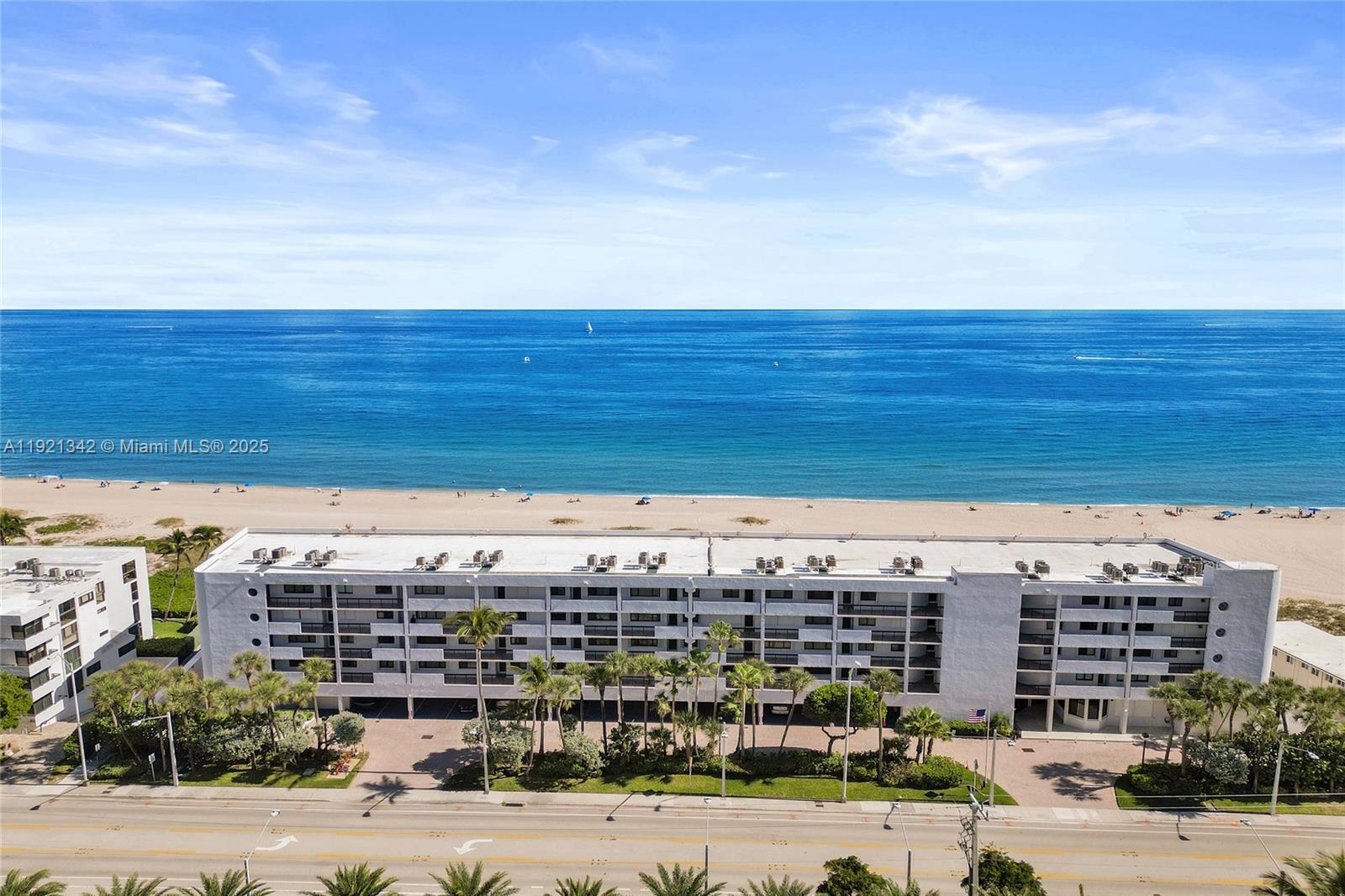 SILVER THATCH OCEAN CLUB - Residential