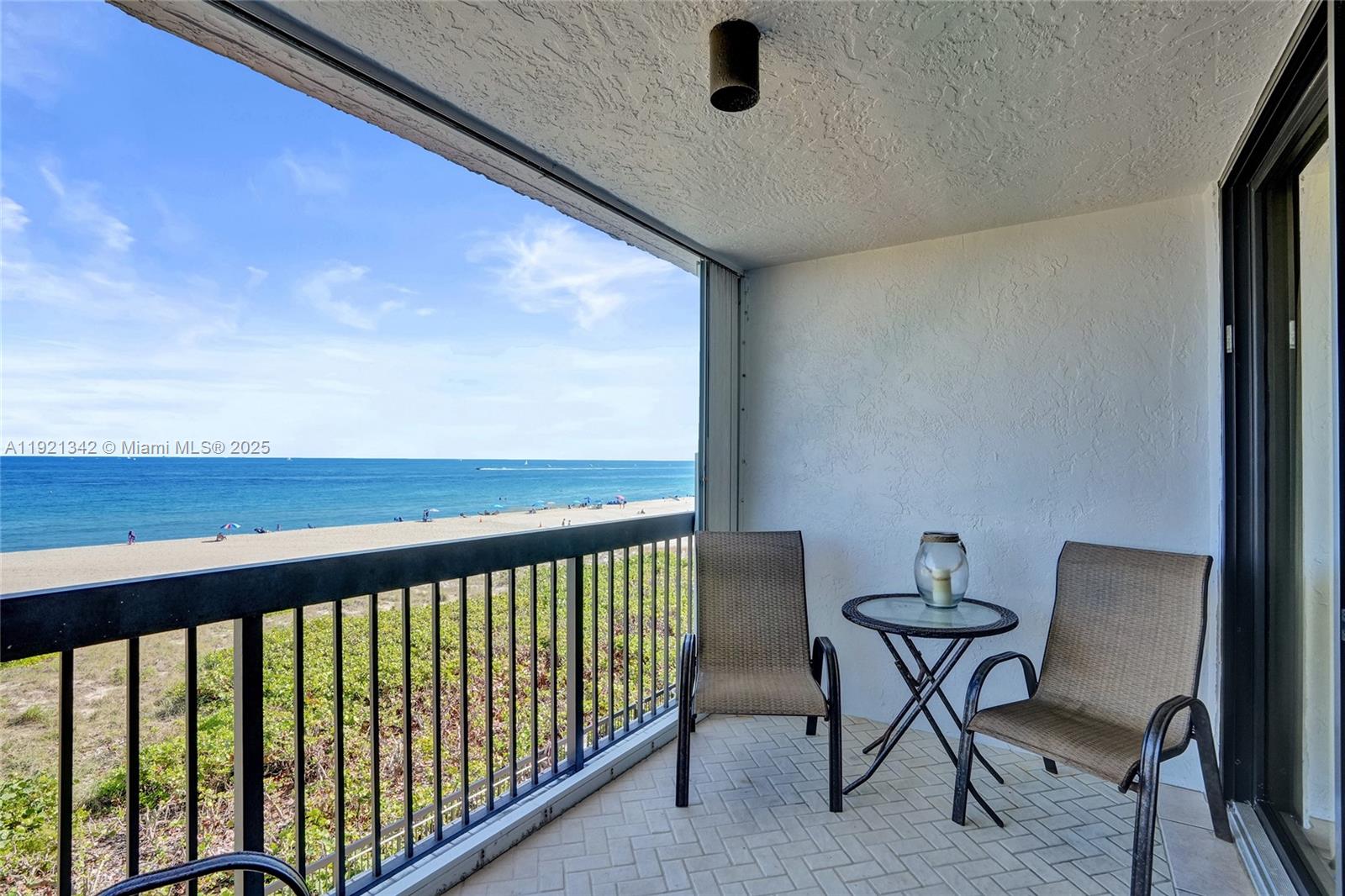 SILVER THATCH OCEAN CLUB - Residential