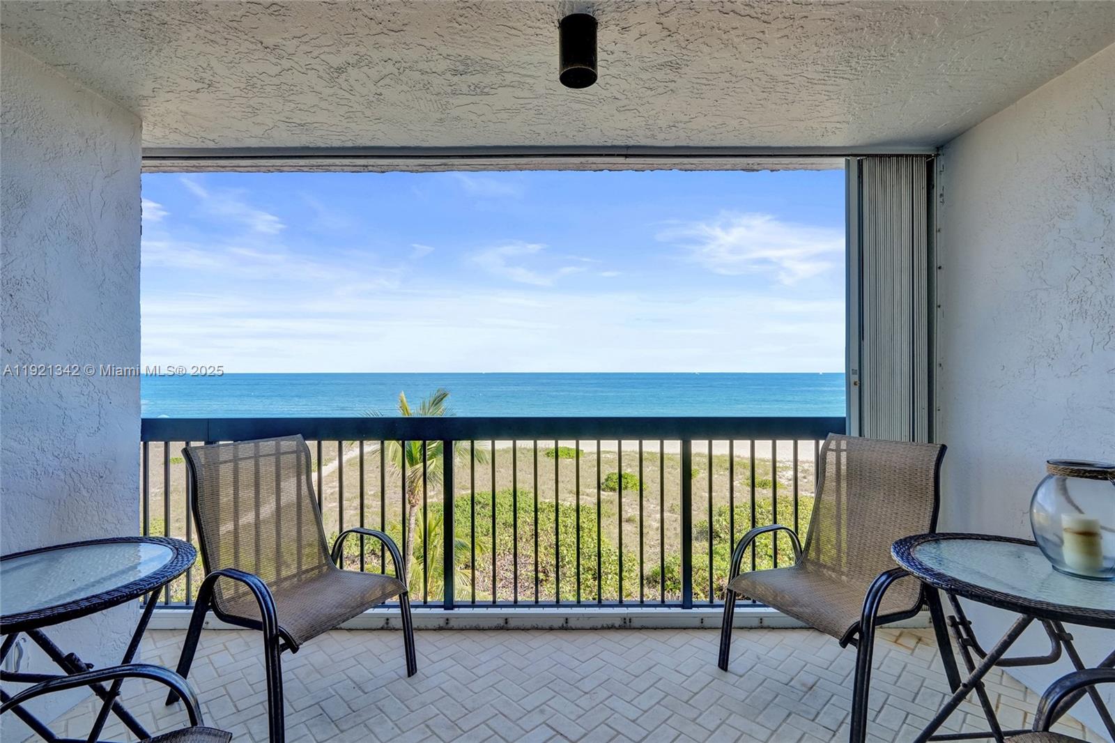 SILVER THATCH OCEAN CLUB - Residential