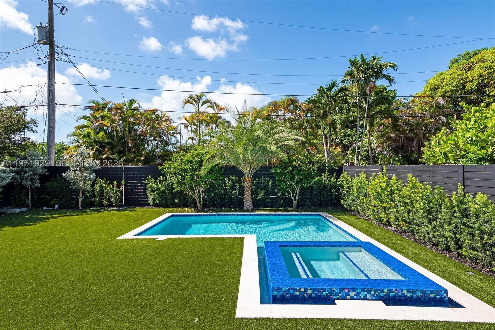 HOLLEMAN PARK PB 8-23 - Residential