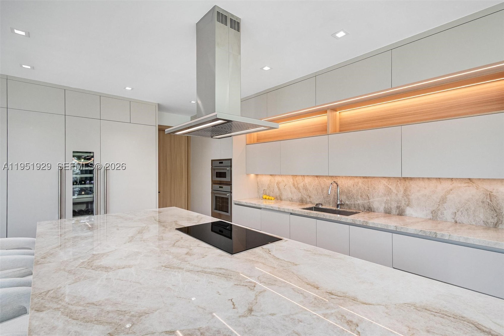 HOLLEMAN PARK PB 8-23 - Residential