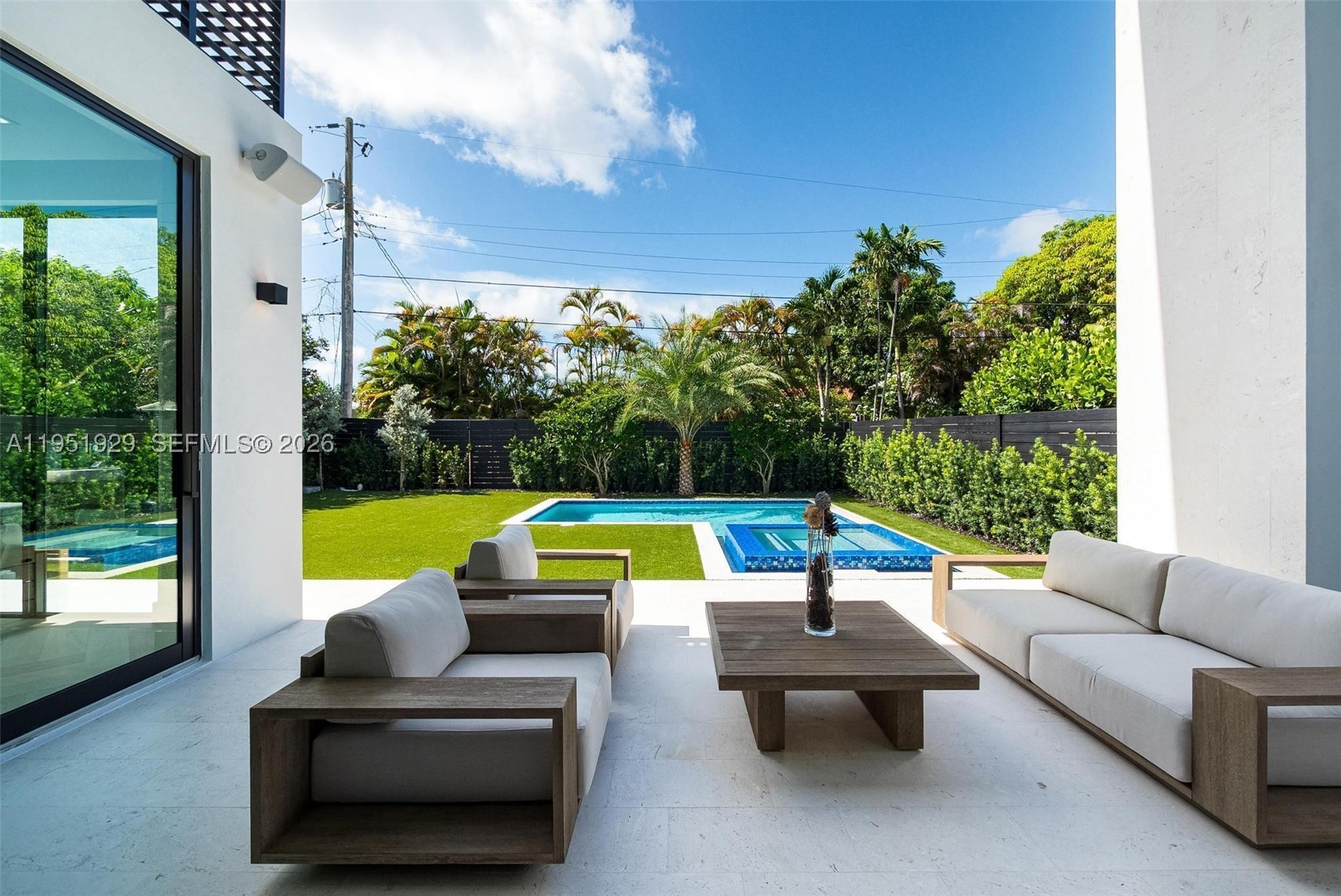 HOLLEMAN PARK PB 8-23 - Residential