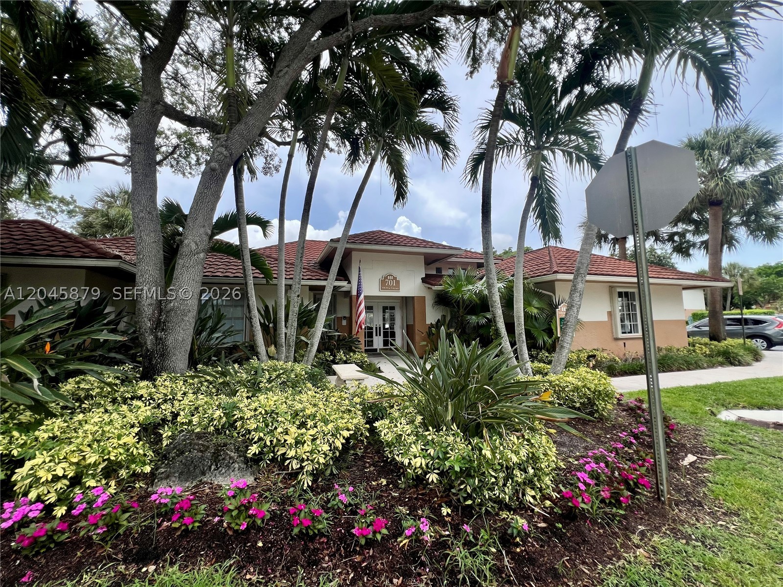 COLONNADES CONDO - Residential Lease
