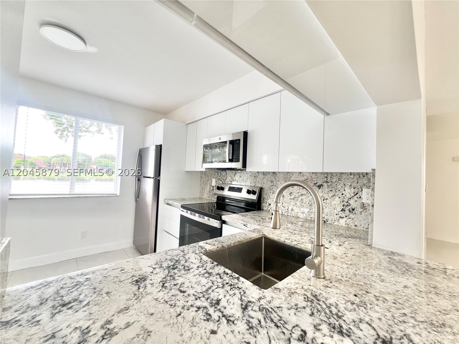 COLONNADES CONDO - Residential Lease
