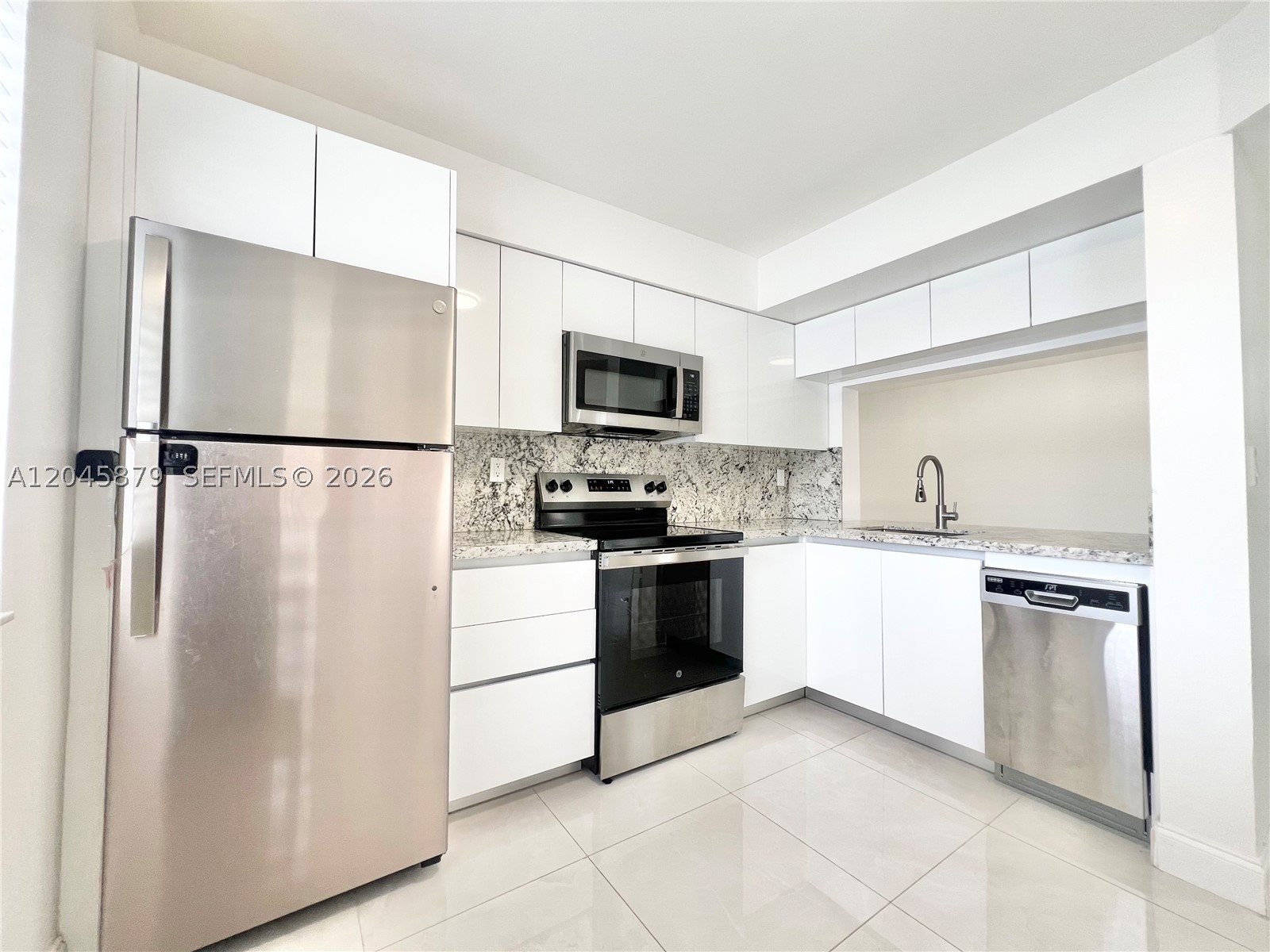 COLONNADES CONDO - Residential Lease