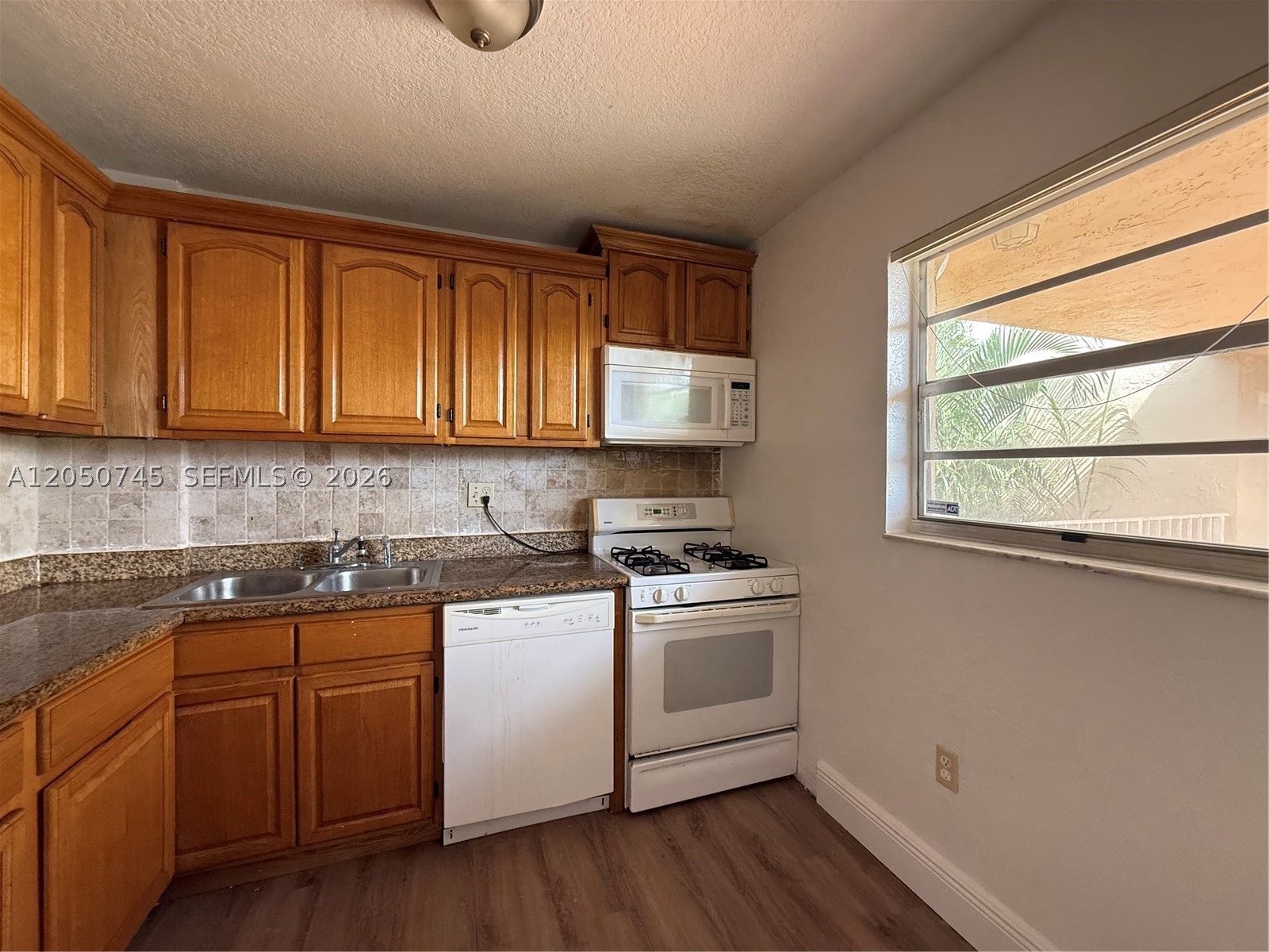 VILLAGE AT THE FALLS COND - Residential