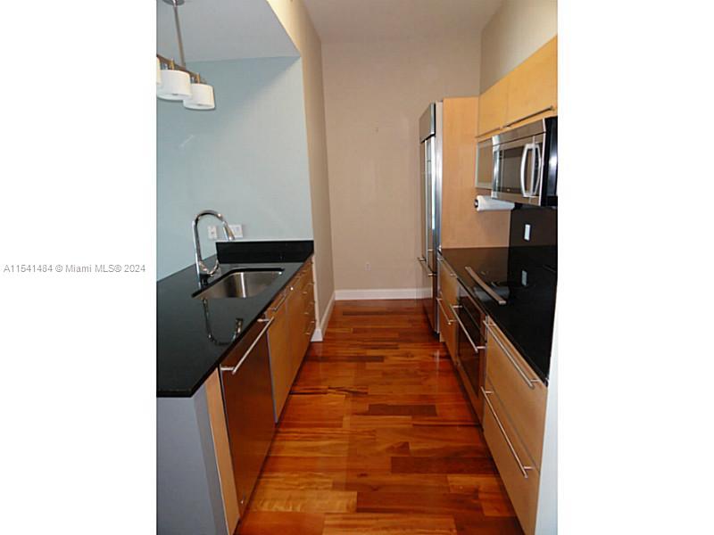 THE PLAZA 851 BRICKELL CO - Residential Lease