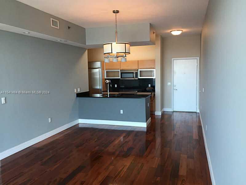 THE PLAZA 851 BRICKELL CO - Residential Lease