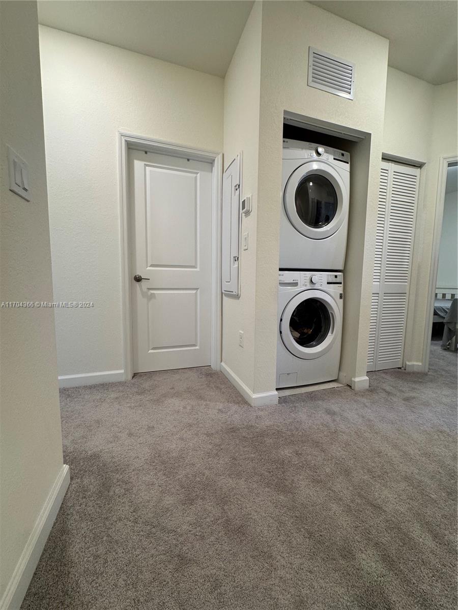 AQUABELLA NORTH - Residential Lease