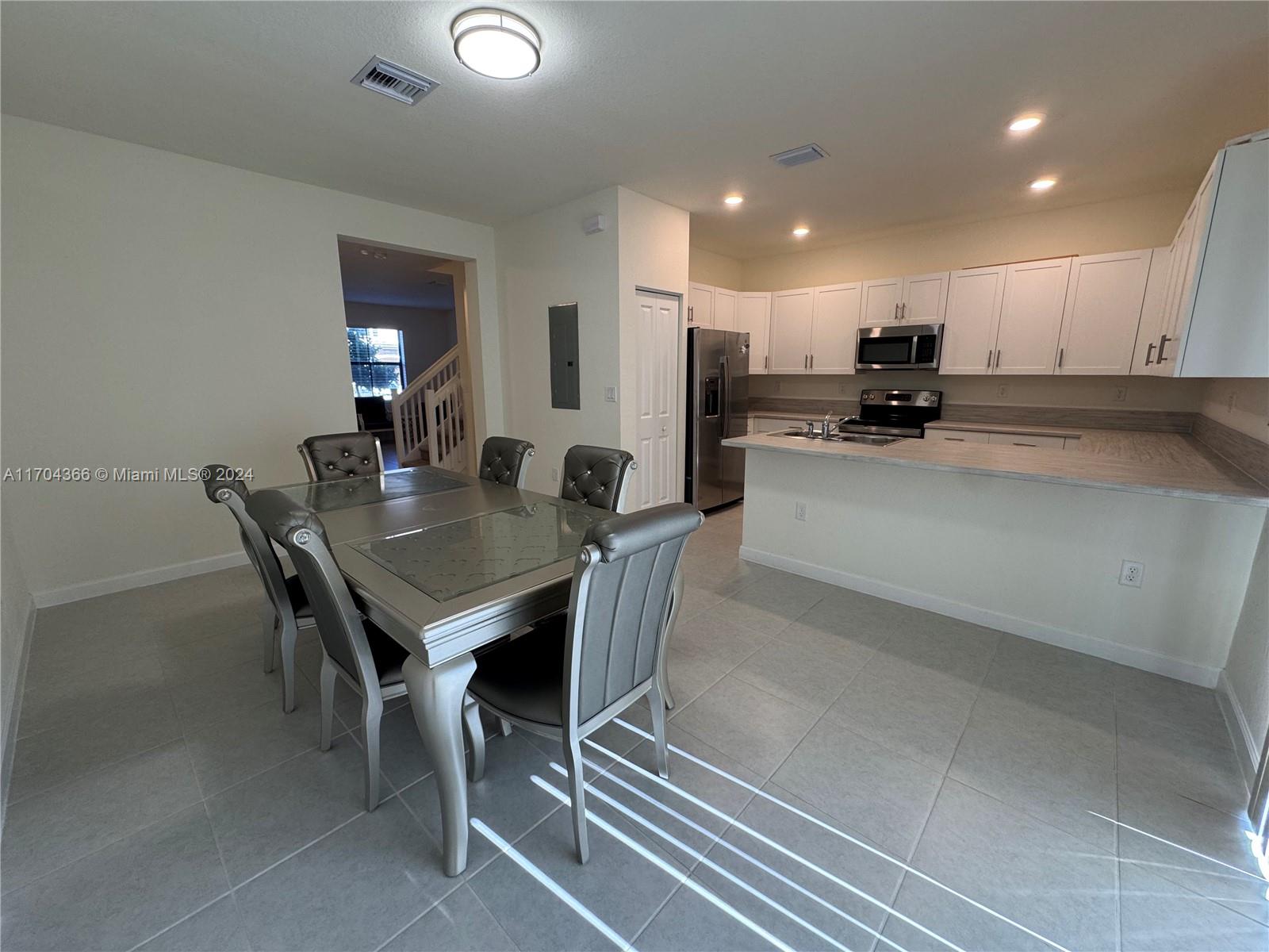 AQUABELLA NORTH - Residential Lease