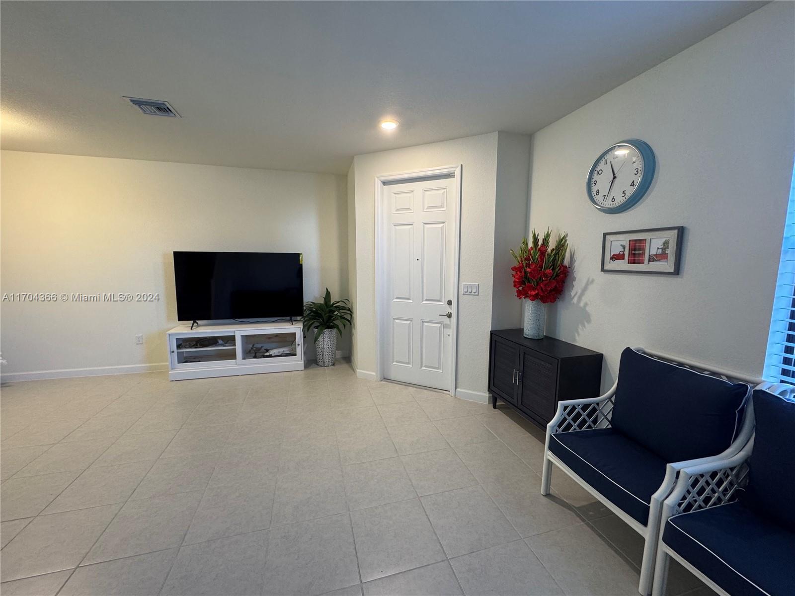 AQUABELLA NORTH - Residential Lease