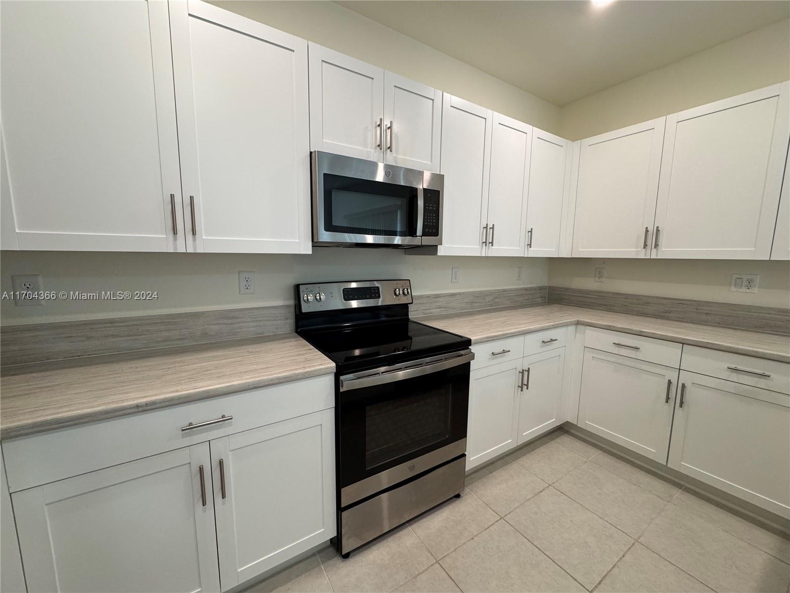 AQUABELLA NORTH - Residential Lease