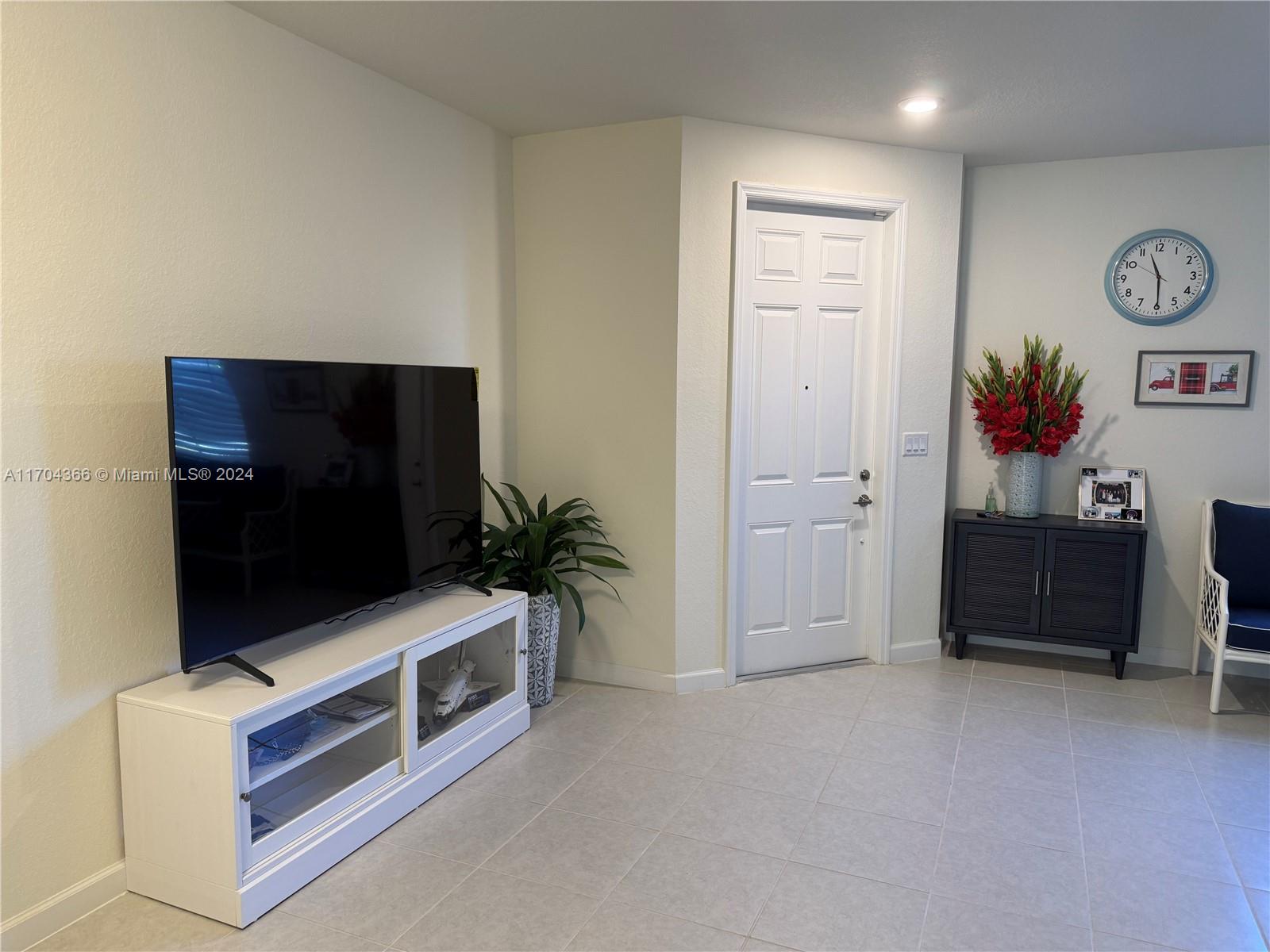 AQUABELLA NORTH - Residential Lease