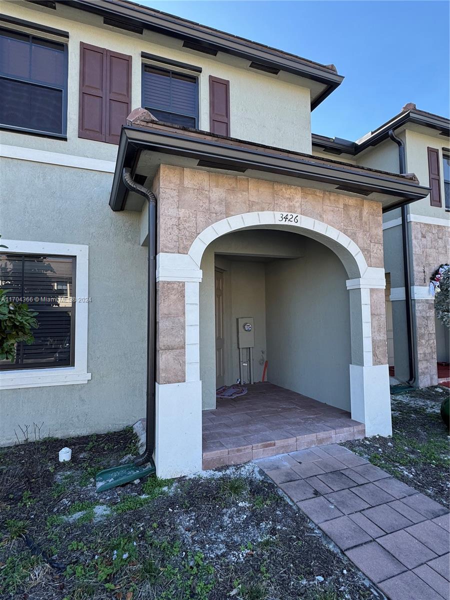 AQUABELLA NORTH - Residential Lease