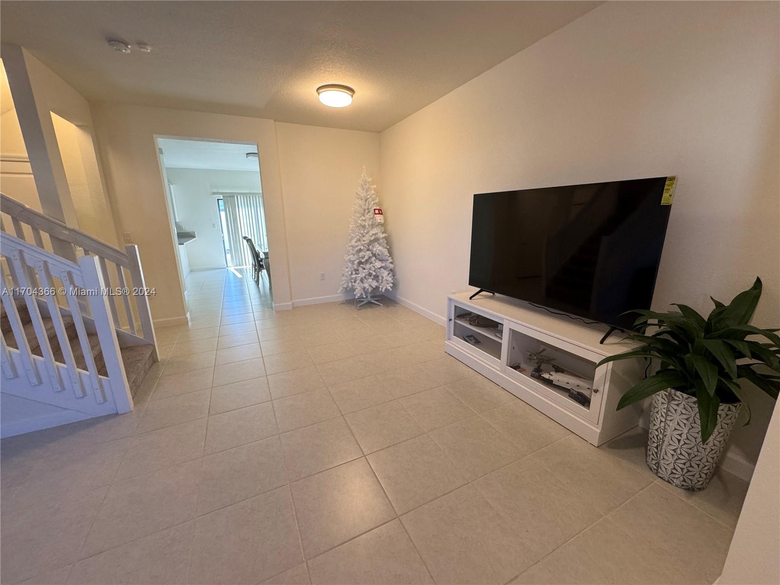 AQUABELLA NORTH - Residential Lease