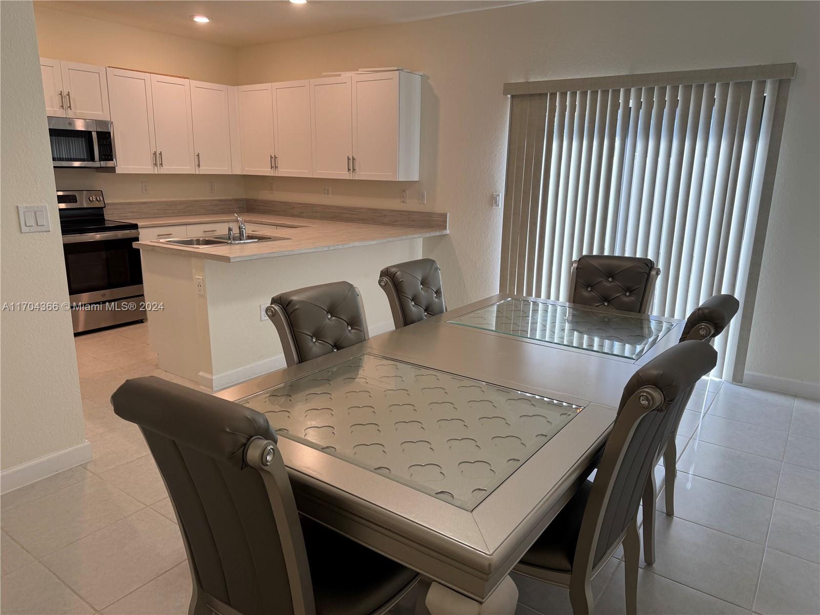 AQUABELLA NORTH - Residential Lease
