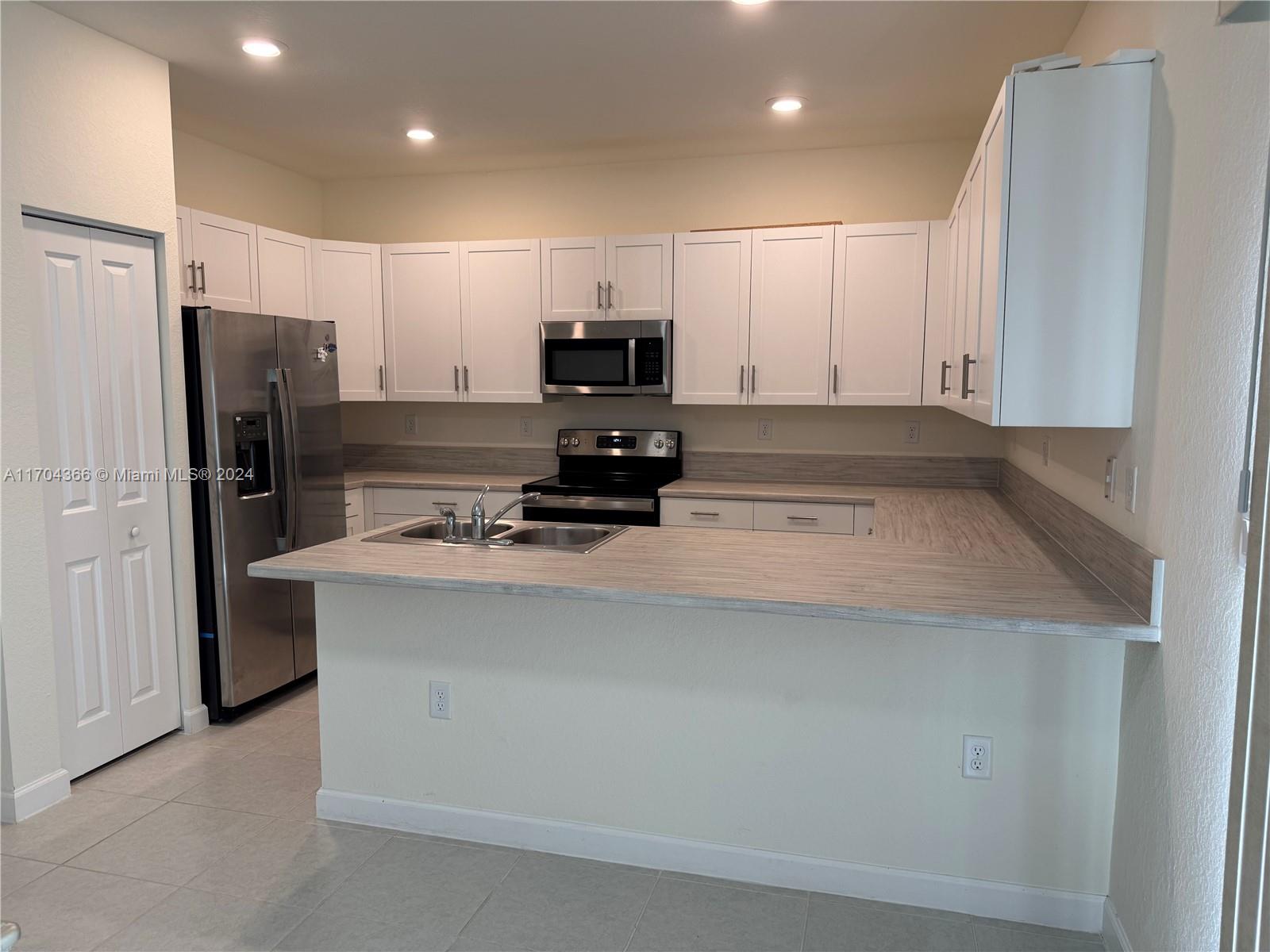 AQUABELLA NORTH - Residential Lease