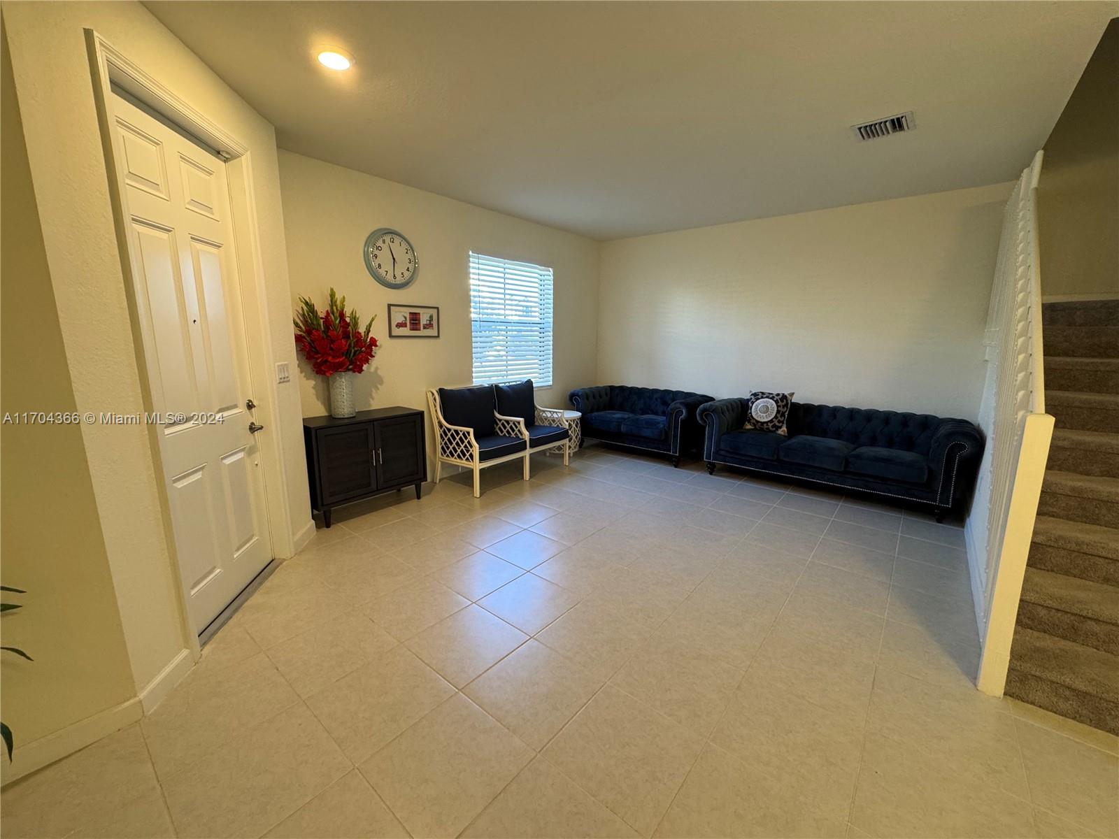 AQUABELLA NORTH - Residential Lease