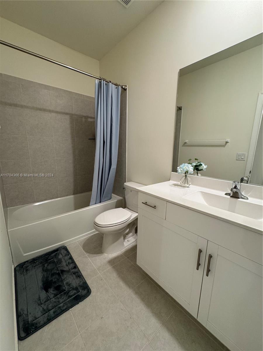AQUABELLA NORTH - Residential Lease
