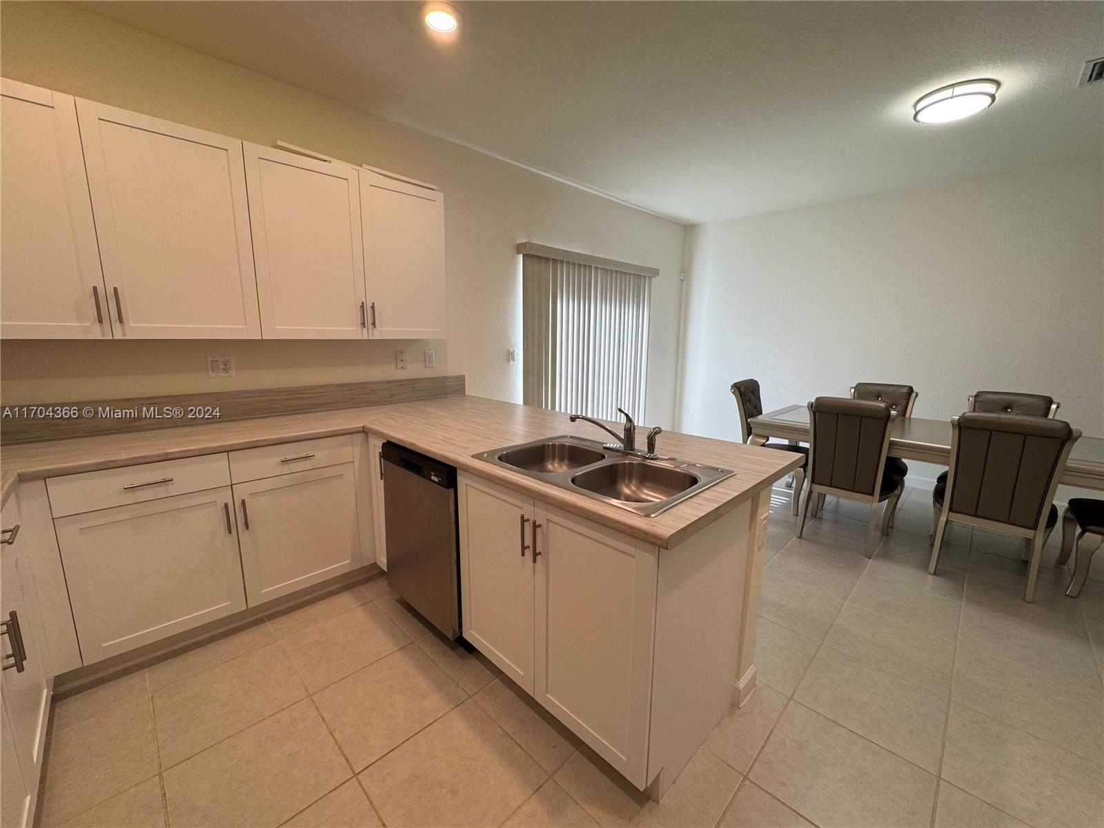 AQUABELLA NORTH - Residential Lease